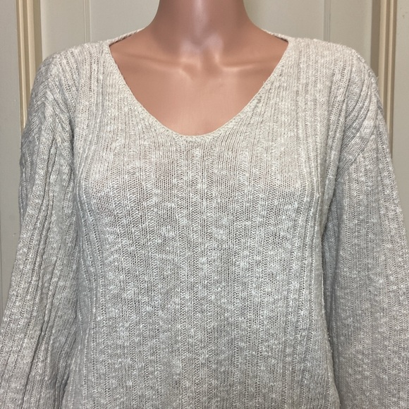 Medium Distinctive Sportswear Cream Pull- on Sweater - Picture 2 of 12